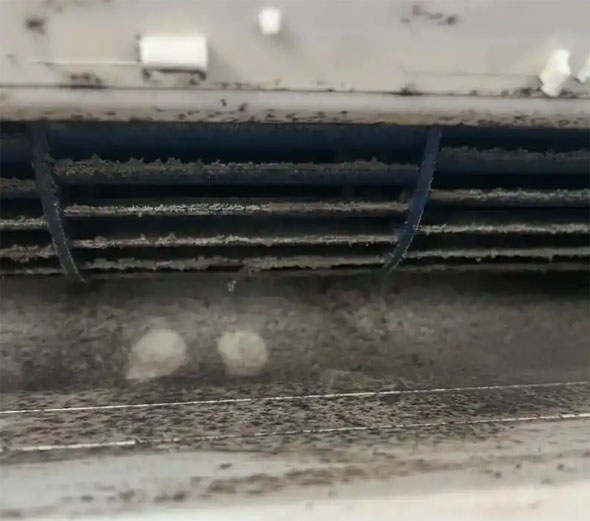 邗江空调吹的风有股烧焦味是怎么回事